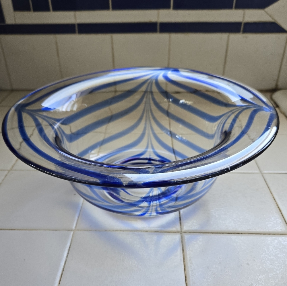 Vintage Blown Glass Bow From Metropilitan Museum Of Art